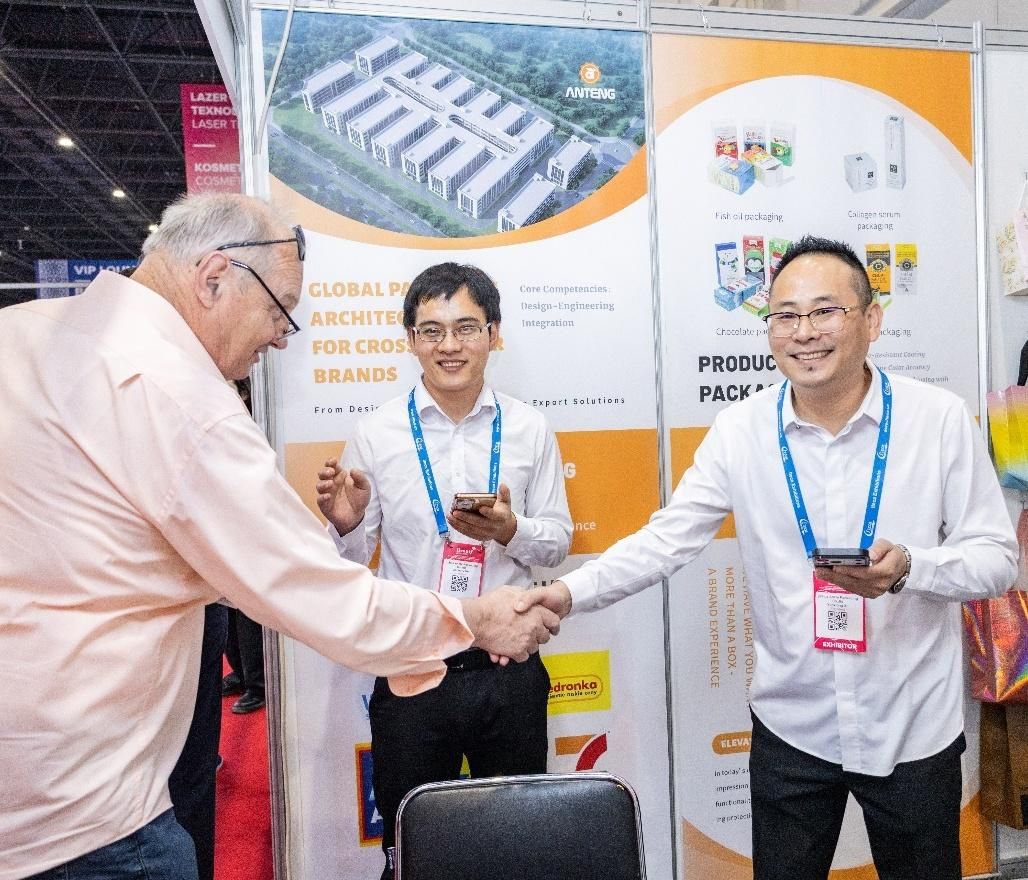 Meetings at a stand at Beauty Uzbekistan