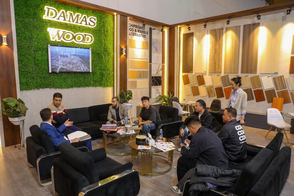 Переговорная зона на стенде Cairo WoodShow