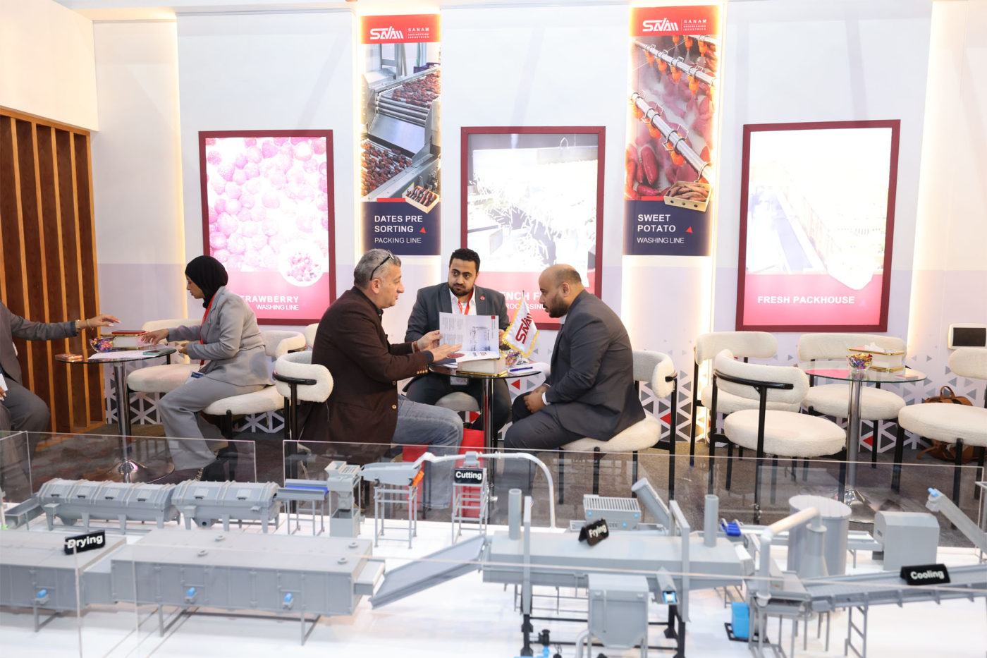 Переговорная зона на стенде interpack MEA