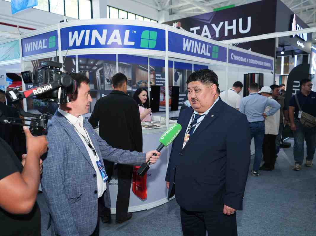 Стенд производителя стеновых панелей на KyrgyzBuild 2026